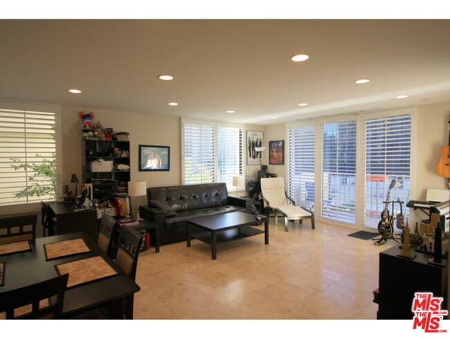 Building Photo - 2160 Century Pk E