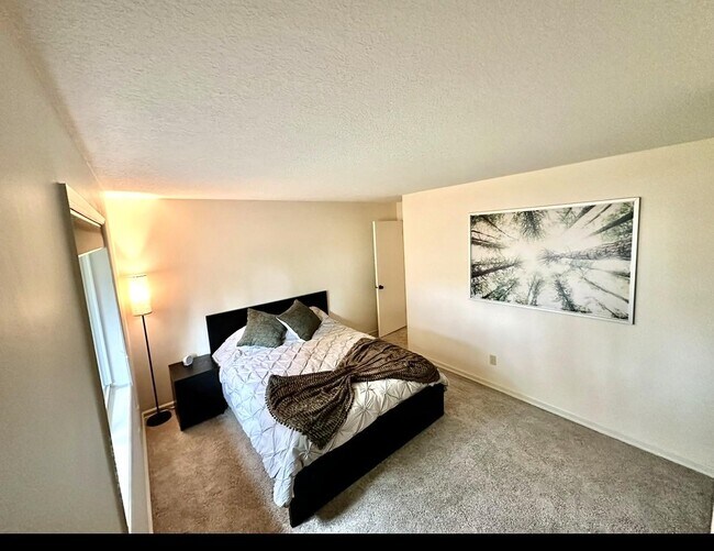 Building Photo - 14815 SW 141st Ave