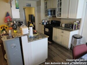 Building Photo - 4815 Sorrento