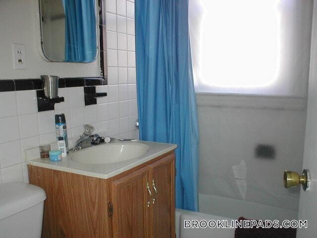 Building Photo - 208 Winthrop Rd