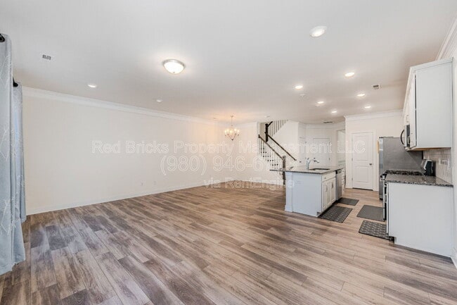 Building Photo - 8046 Saluda Dr