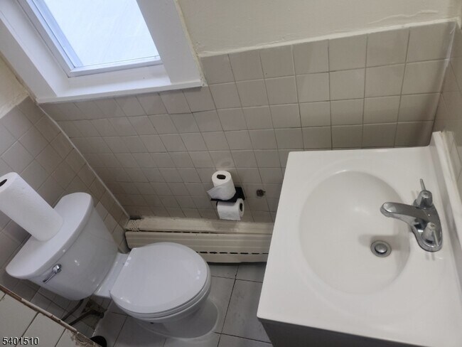 Building Photo - 343 Market St