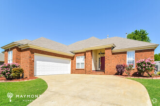 Building Photo - Impressive 3 Bedroom with Screened Patio