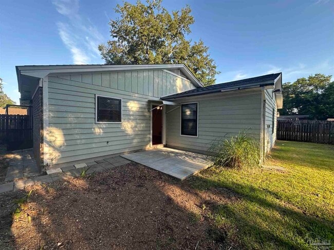 Building Photo - 4218 Baywoods Dr