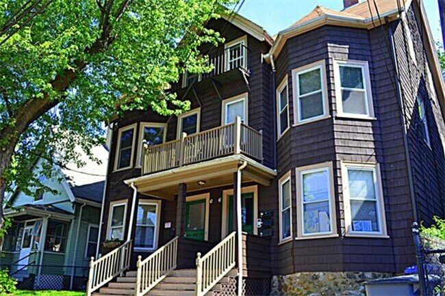 Building Photo - BU 1-bed split(2 Bedroom w/o LR) w/heat