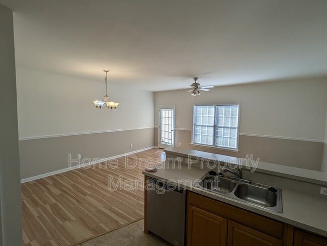 Building Photo - 35090 Sara Ct