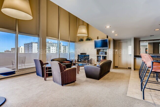 Building Photo - 888 Logan St