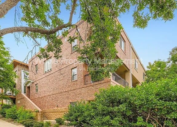 Building Photo - 3030 Wyandot St