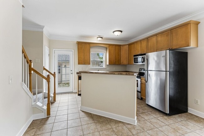 Building Photo - Beautifully maintained 3-bedroom, 2-bath townhome in Nashville’s highly desirable Lennox Village