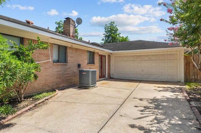 Building Photo - 15718 Sea Lark Rd
