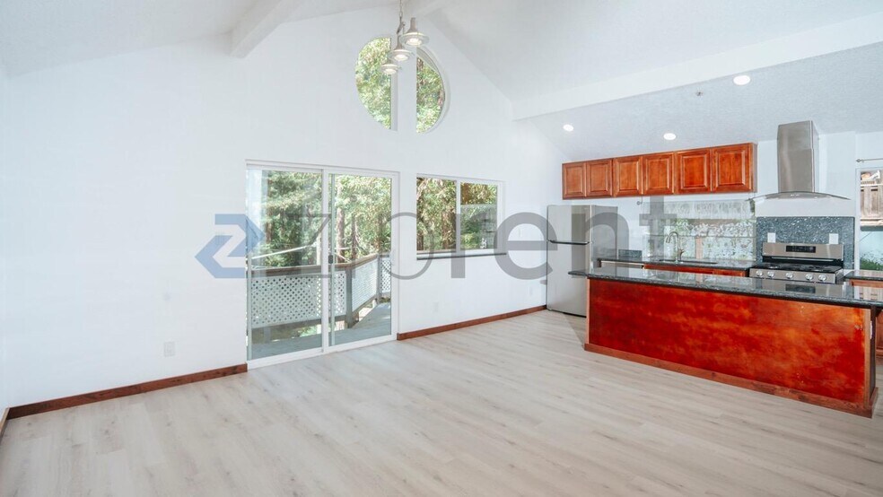 Building Photo - Unit single home