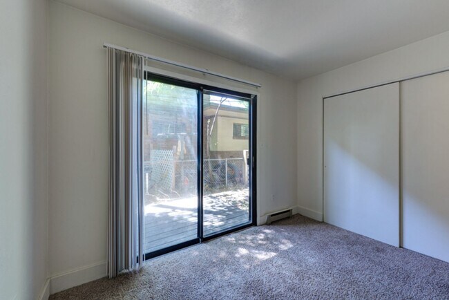 Building Photo - 2311 Spruce St