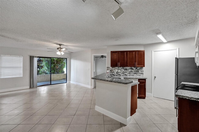 Building Photo - 9999 Summerbreeze Dr