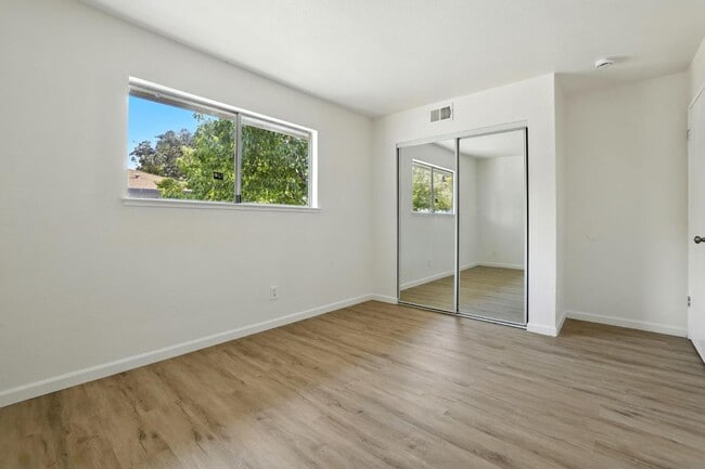 Building Photo - Gorgeous 2 Bed Condo in Foothill Farms