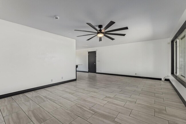 Building Photo - 7733 N 60th Ave