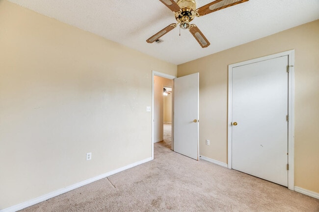 Building Photo - 15 Flora Cove
