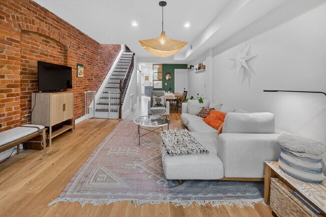 Building Photo - Classic DC charm and Modern Upgrades!