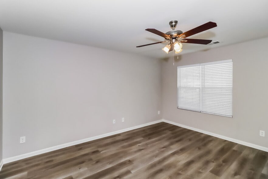 Building Photo - 7413 Hidden Creek Dr