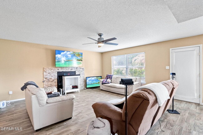 Building Photo - 12564 Paseo Alegre Dr