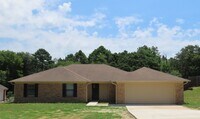 Building Photo - Updated in 2024! Gorgeous 3 Bedroom, 2 Bat...