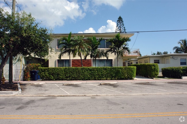 Building Photo - 2025 Calais Dr