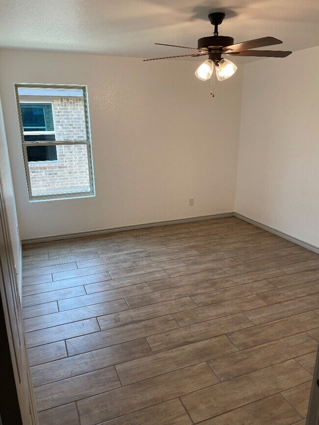 Building Photo - 2420 Duntov Dr