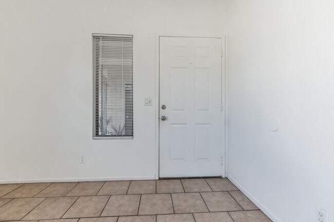 Building Photo - 78683 Ave 42