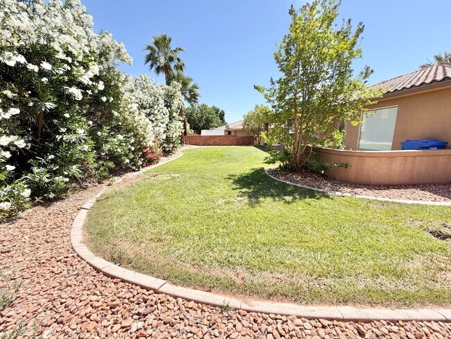 Building Photo - 2176 N Gunsight Dr