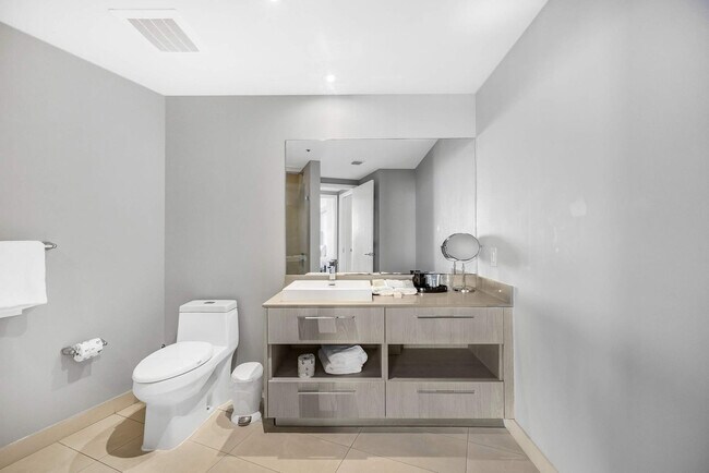 Building Photo - 4111 S Ocean Dr