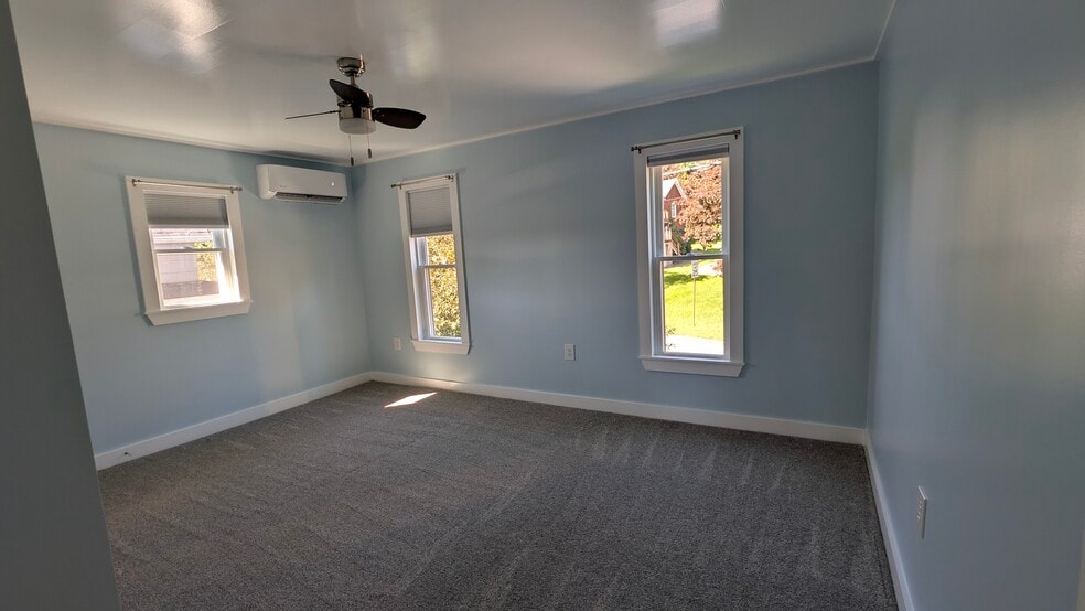 Building Photo - 207 Crowe Ave