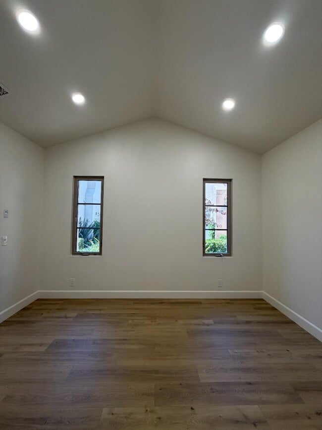 Building Photo - 1321 Dahlia Loop