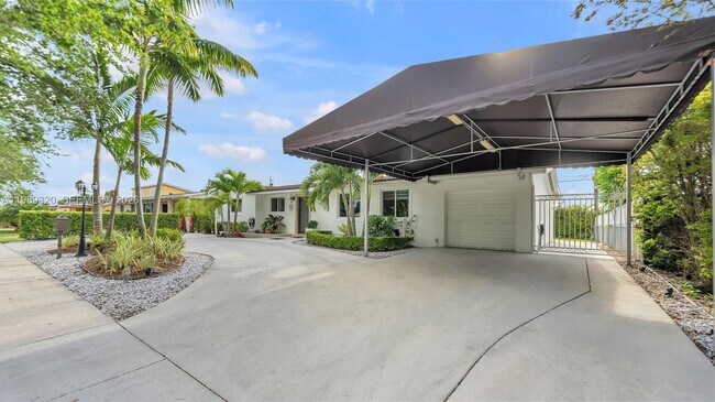 Building Photo - 2900 SW 92nd Ave