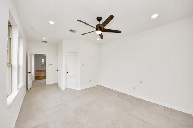 Building Photo - 23514 Bellina Dr