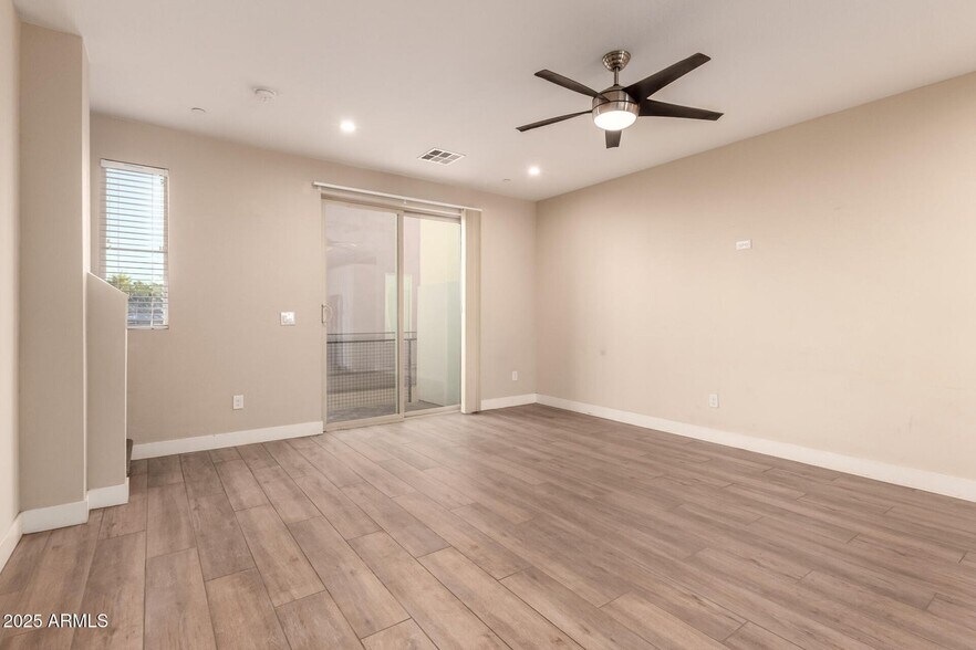 Building Photo - 820 N 8th Ave