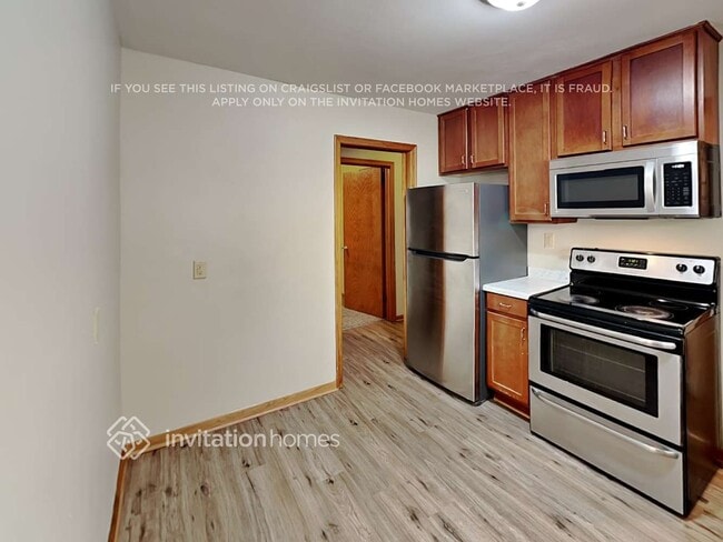 Building Photo - 3227 34th Ave S