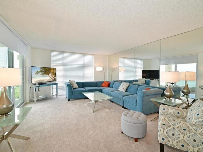 Building Photo - 2425 Gulf of Mexico Dr