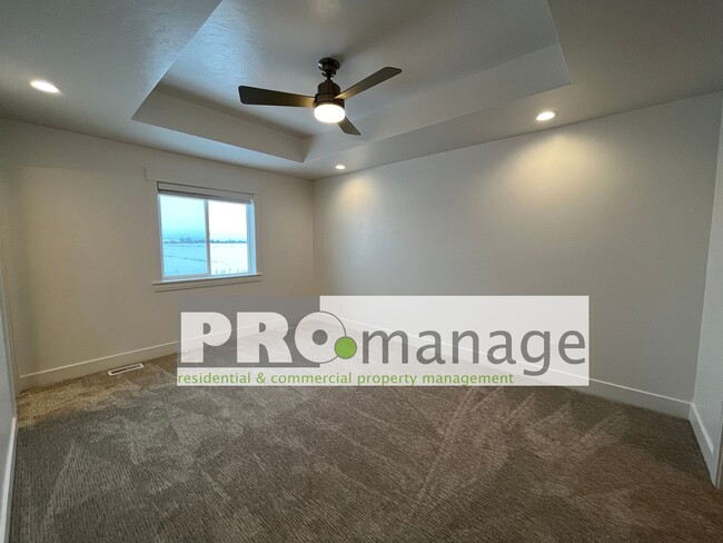 Building Photo - 3 Bed, 2 Bath Town Home w/ 2 Car Garage - BRAND NEW - Idaho Falls