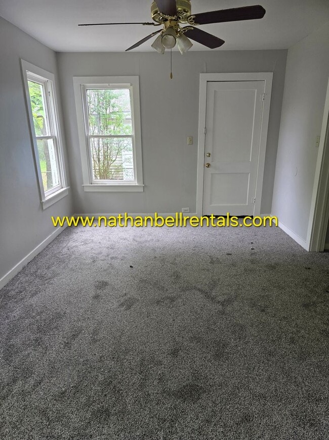 Building Photo - Single-Family Home: 3 Bed, 2 Bath