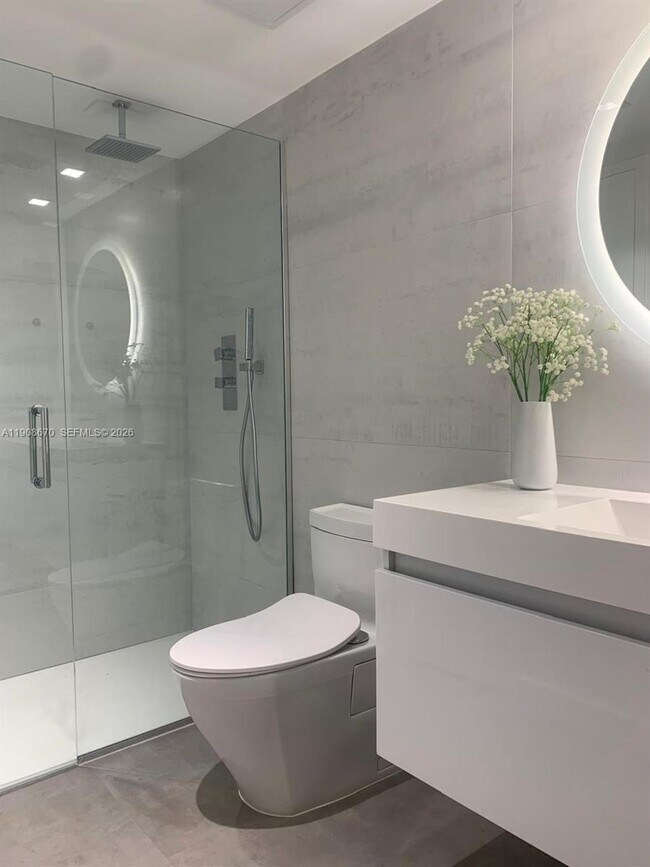 Building Photo - 900 Bay Dr