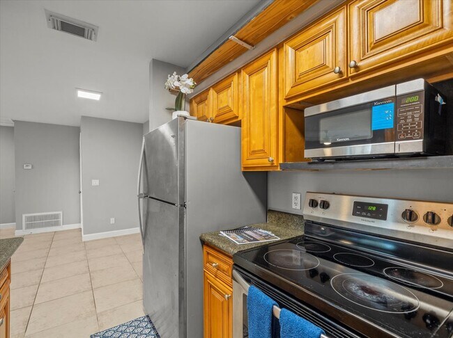Building Photo - 230 Thorntree Pl