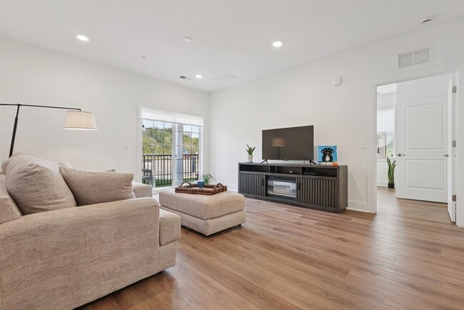 Building Photo - 5104 Mary Ashby Wy