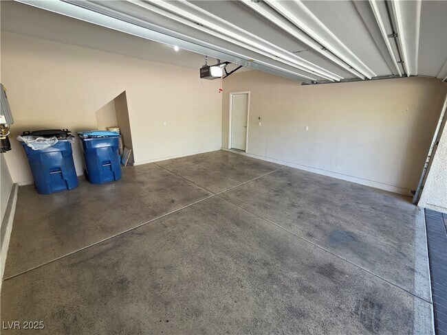 Building Photo - 8521 W Kellman Ave