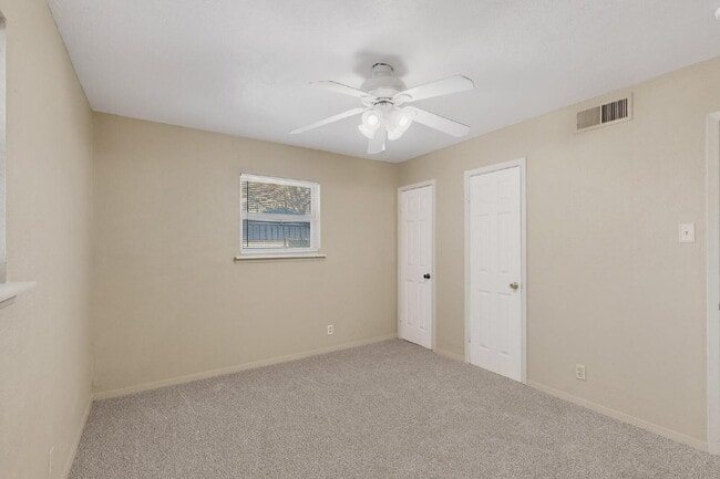 Building Photo - Charming 3-Bed Near TCU