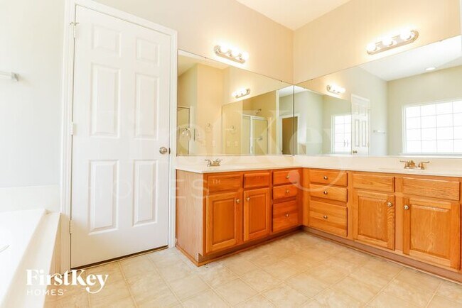 Building Photo - 527 Rosings Drive