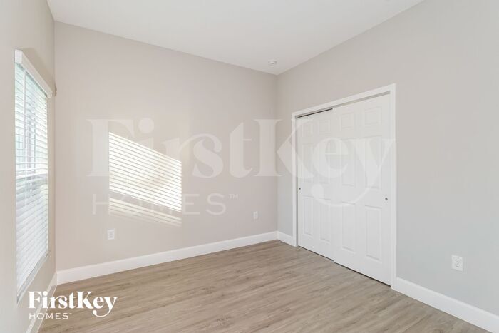 Building Photo - 518 White Plains Ave SW