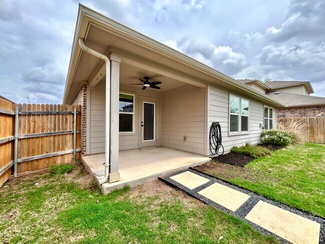 Building Photo - 144 Callado Cir