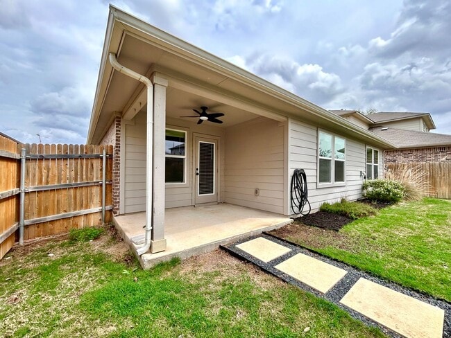 Building Photo - Beautiful 4/BR 2/BA Contemporary Home with Patio, Garage & Laundry Room