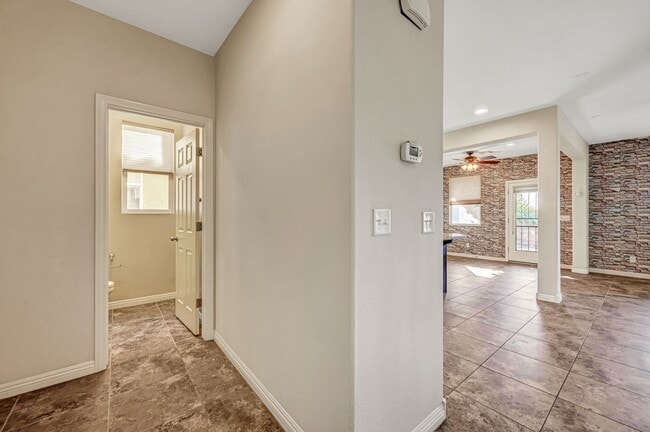 Building Photo - Henderson Home with Beautiful Strip Views