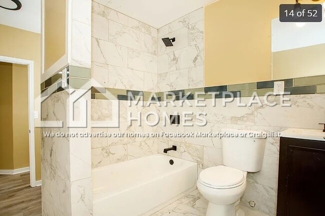 Building Photo - 955 Putnam St