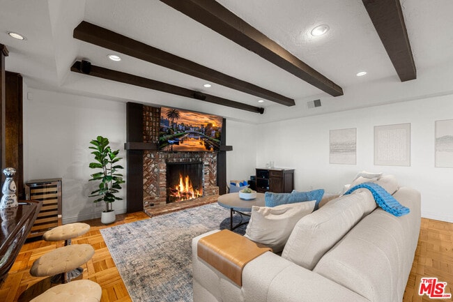 Building Photo - 3722 Alonzo Ave